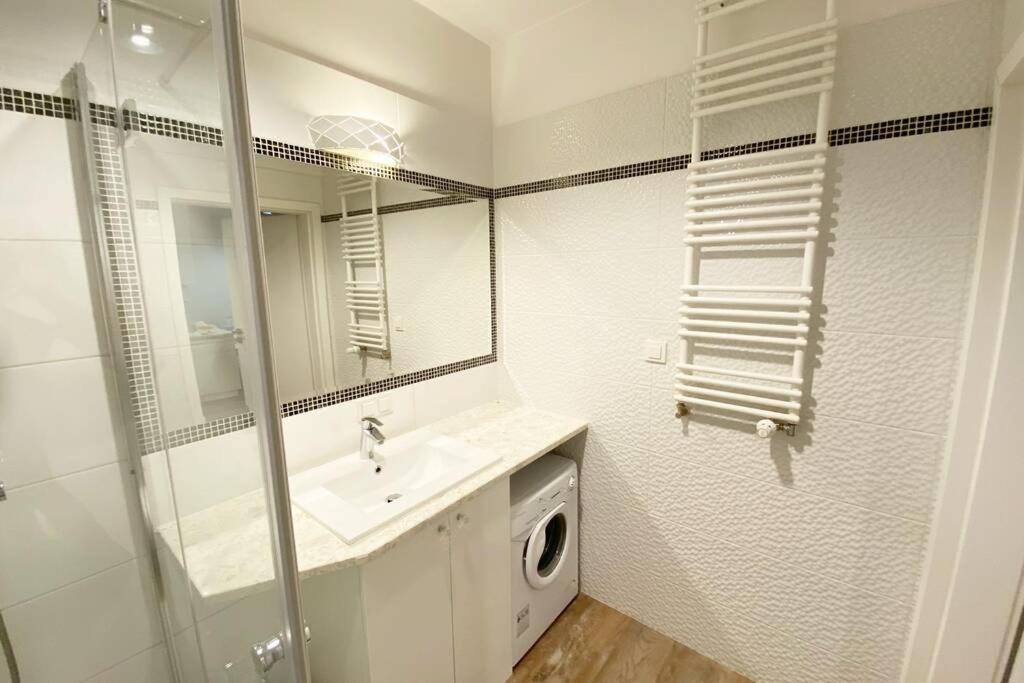 Exclusive 2Br! Apartment Near City Center +Netflix 바르샤바 외부 사진