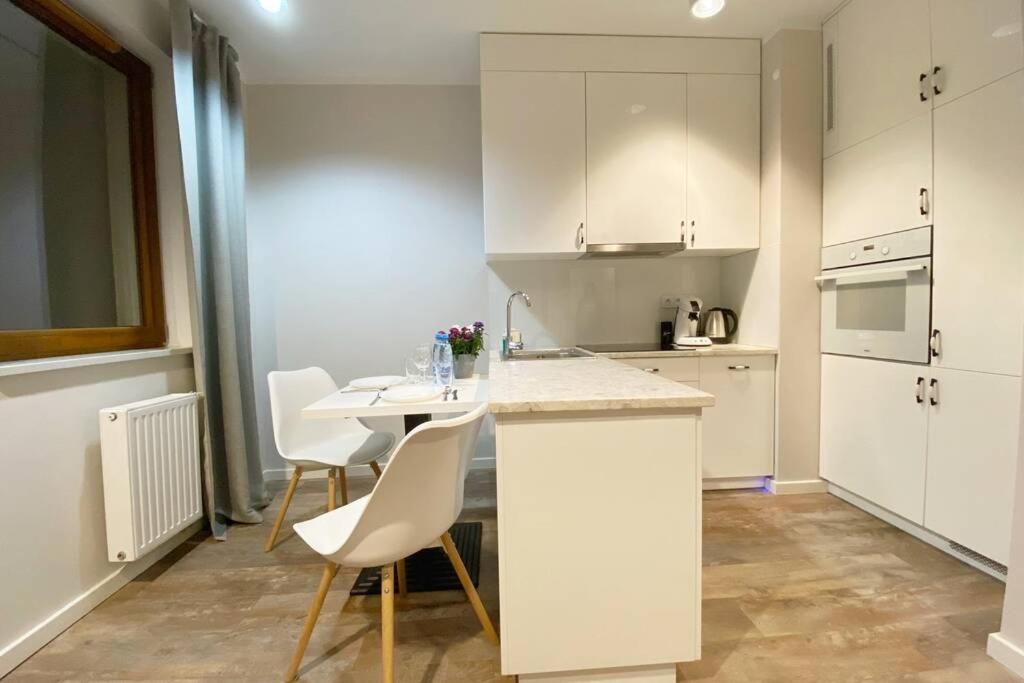 Exclusive 2Br! Apartment Near City Center +Netflix 바르샤바 외부 사진